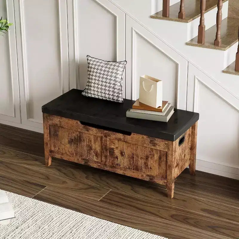 Banc de rangement avec coussin d'assise et charnières de sécurité