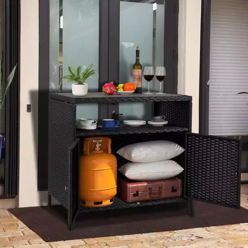 Table de bar d'extérieur avec armoire de rangement en osier à 2 portes et étagère