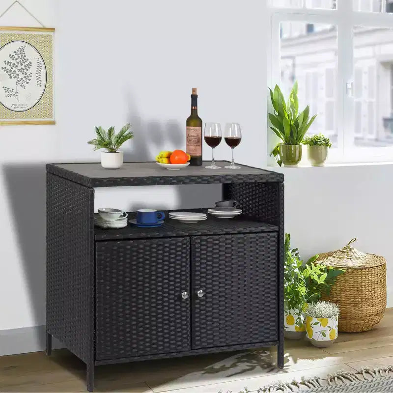 Table de bar d'extérieur avec armoire de rangement en osier à 2 portes et étagère