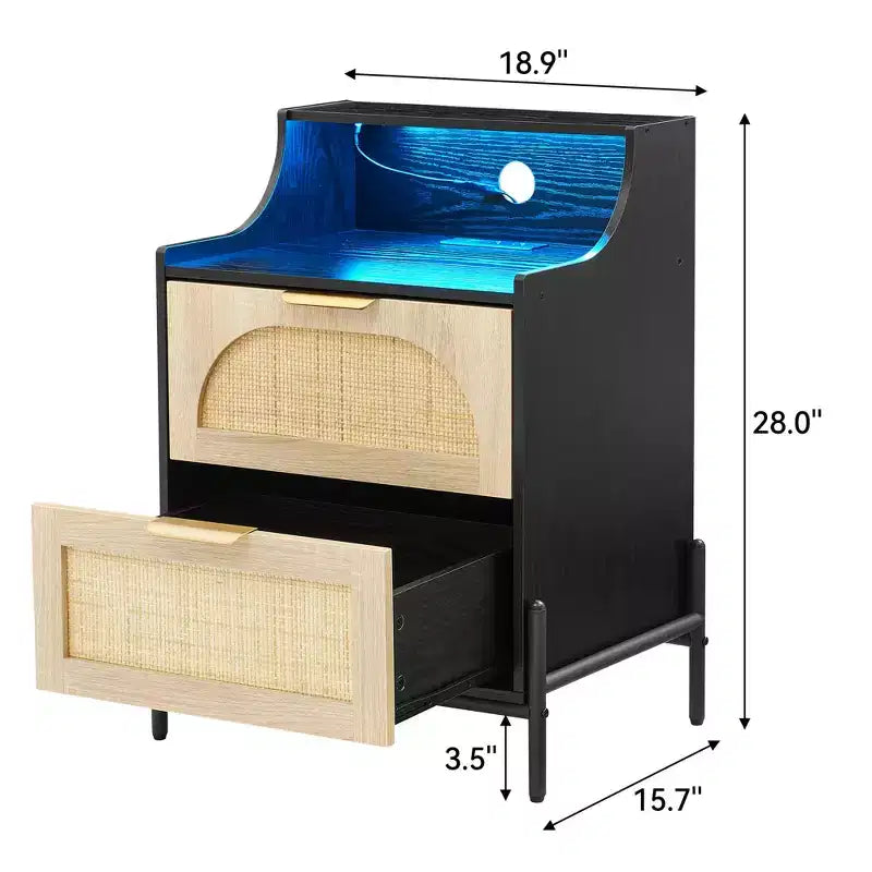 Table de chevet en rotin avec station de charge et lumières LED, ports USB/prises