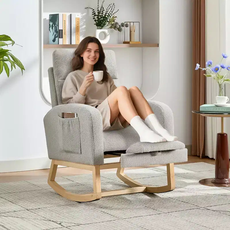 Fauteuil à bascule de puériculture rembourré Teddy, planeur en bois de 136 kg avec dossier haut