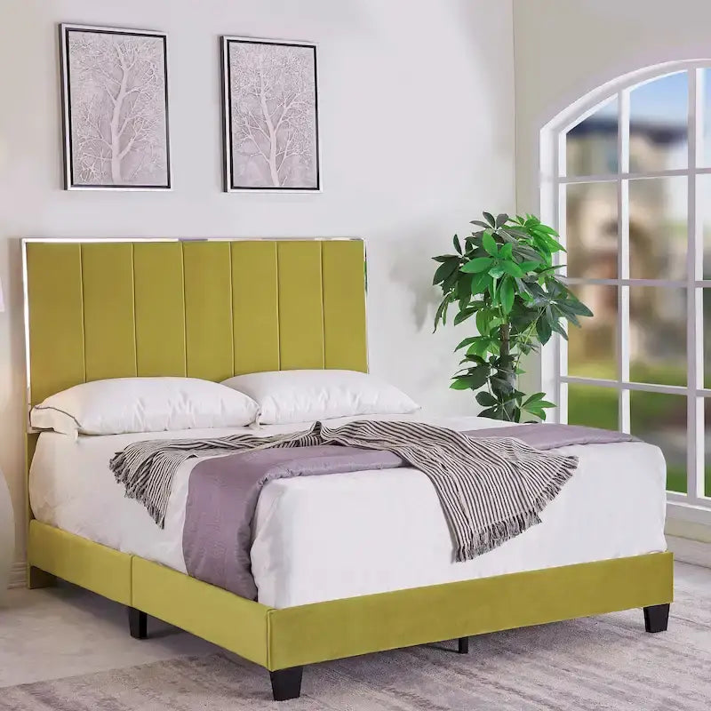 Mallory Upholstered Platform Bed by US PRIDE FURNITURE