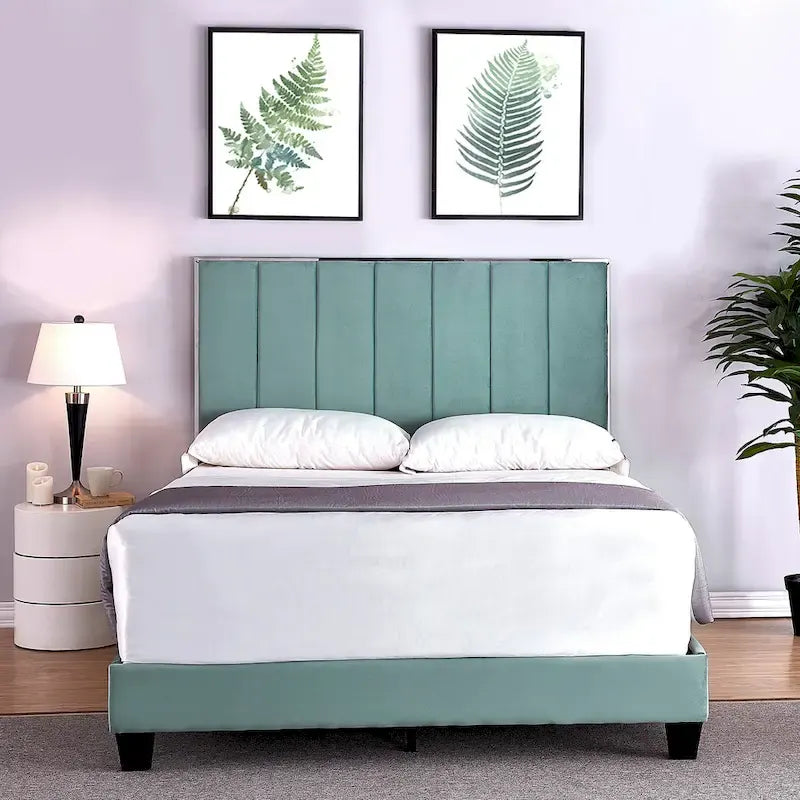 Mallory Upholstered Platform Bed by US PRIDE FURNITURE