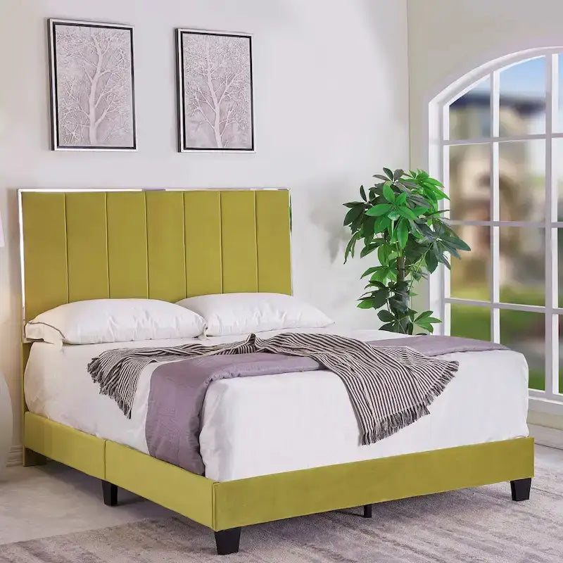 Mallory Upholstered Platform Bed by US PRIDE FURNITURE