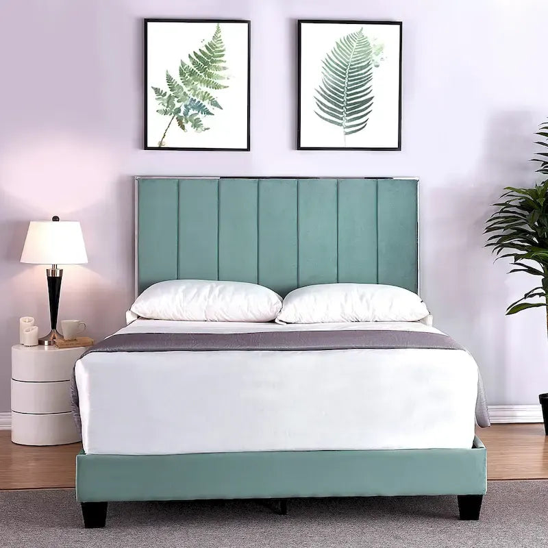Mallory Upholstered Platform Bed by US PRIDE FURNITURE