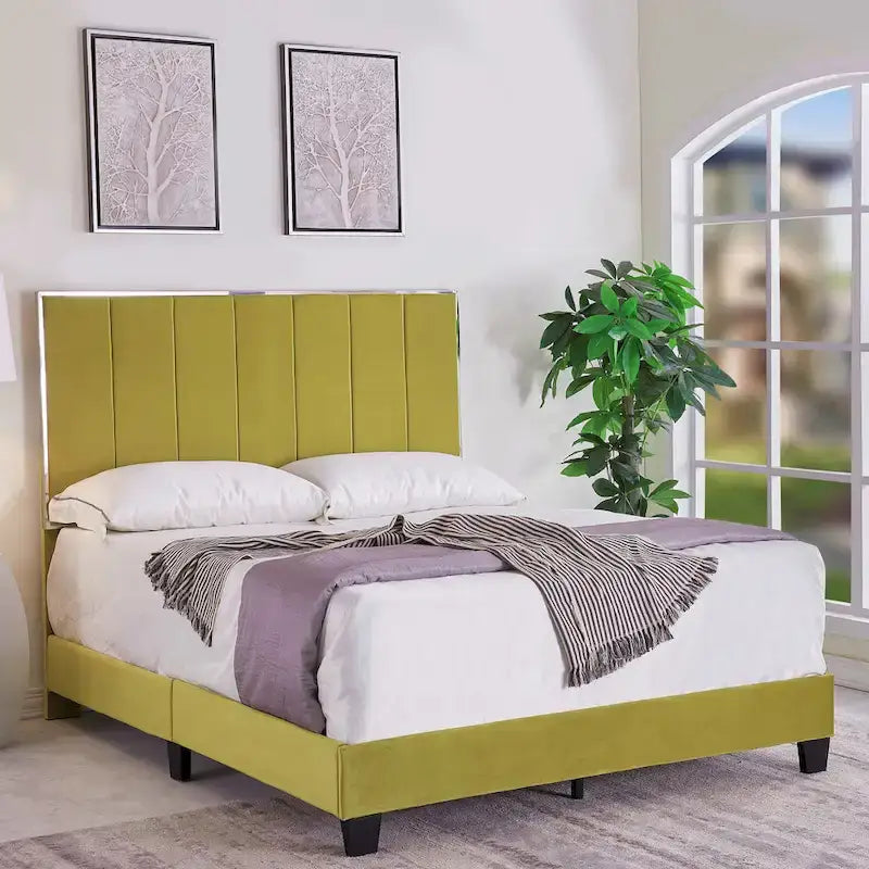Mallory Upholstered Platform Bed by US PRIDE FURNITURE